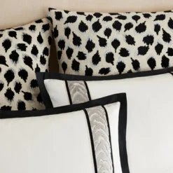 Z Gallerie Gianna Frame Bedding - Grey/Black><noscript><img width=