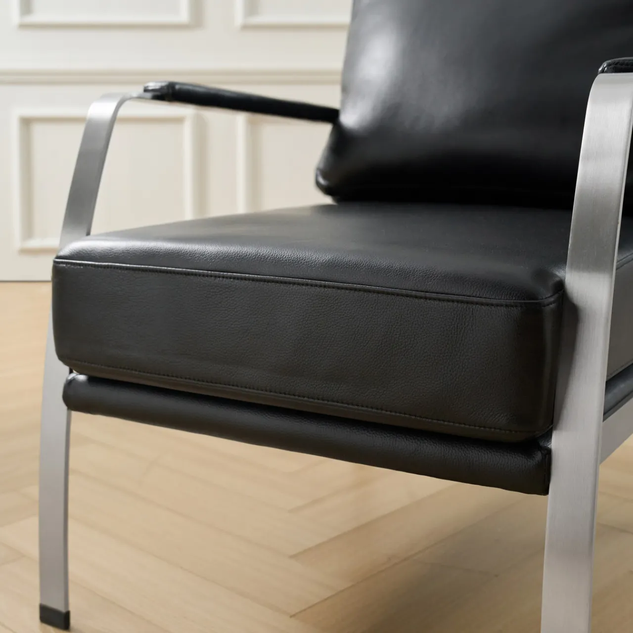 Z Gallerie Giuseppe Modern Genuine Leather Armchair> Accent Chairs