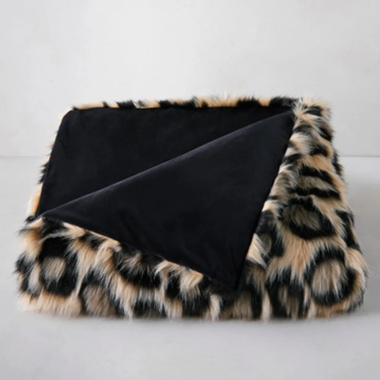 Z Gallerie Leopard Oversized Throw - Black> Patterned Throws | Textile Sale