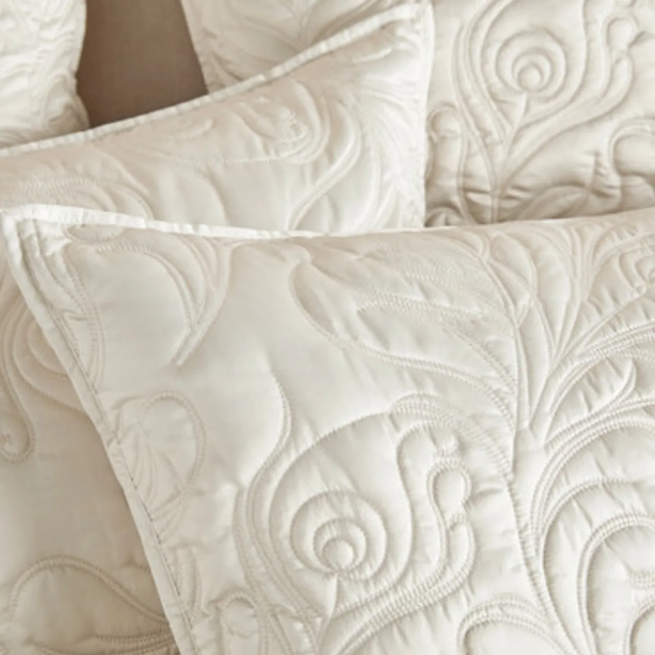 Z Gallerie Peacock Bedding - Champagne> Textured Bedding | Solid Bedding