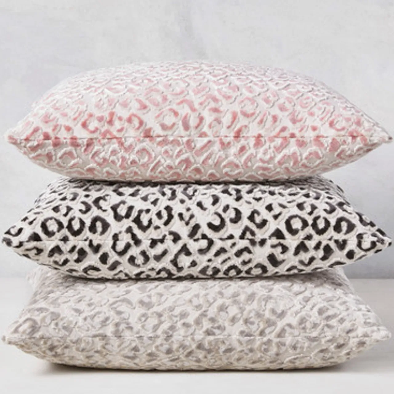 Z Gallerie Tess Pillow 22" - Grey> Textile Sale | Patterned Pillows