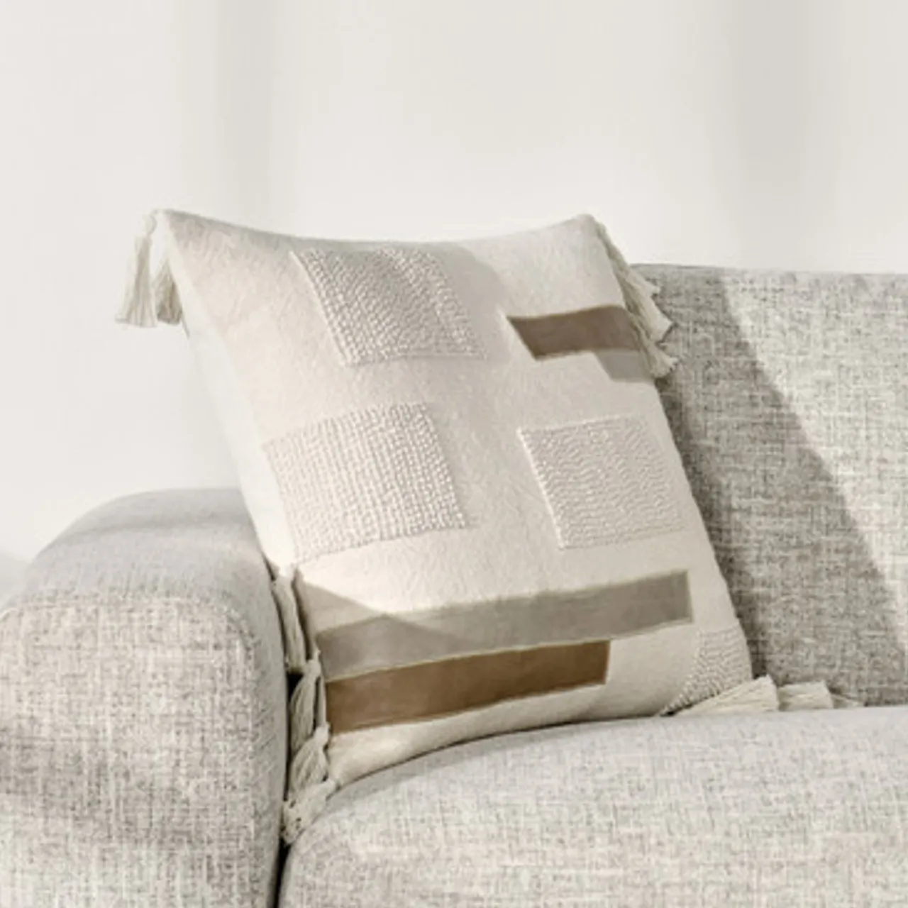 Z Gallerie Zayn Pillow 22" - Ivory> Textile Sale | New Pillows